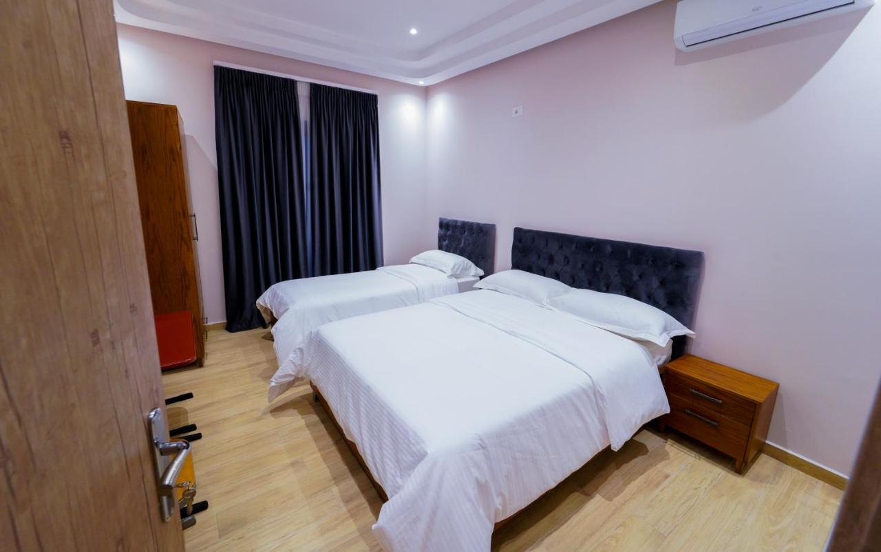 Sr99 Hotel Tirana Esterno foto
