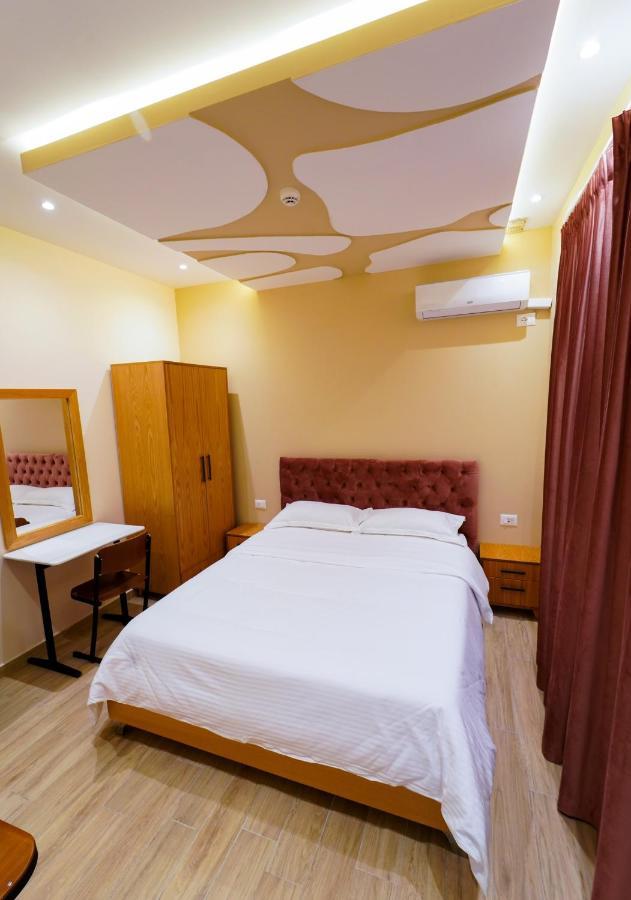 Sr99 Hotel Tirana Esterno foto