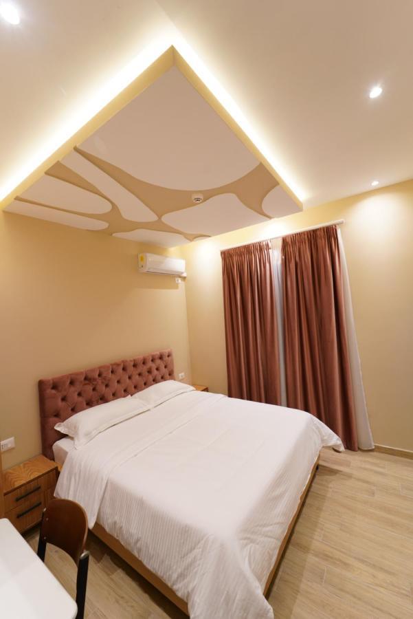 Sr99 Hotel Tirana Esterno foto